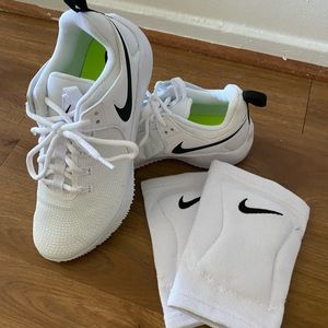 NIKE Women’s Zoom HyperAce 2 Volleyball Bundle